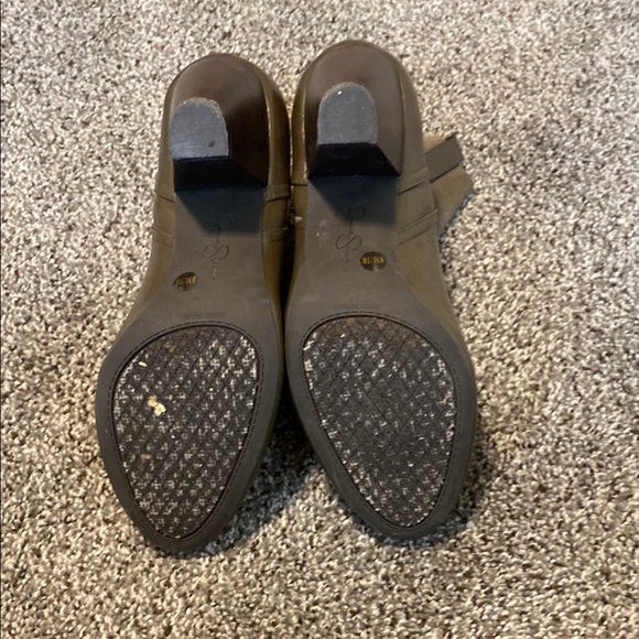 Jessica Simpson Green Ankle Booties with Chelsea Design - Picture 8 of 10